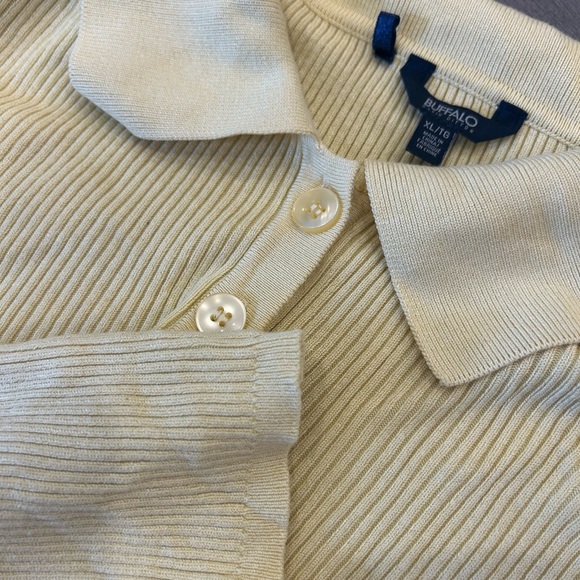 Yellow collard long sleeve - Picture 3 of 3